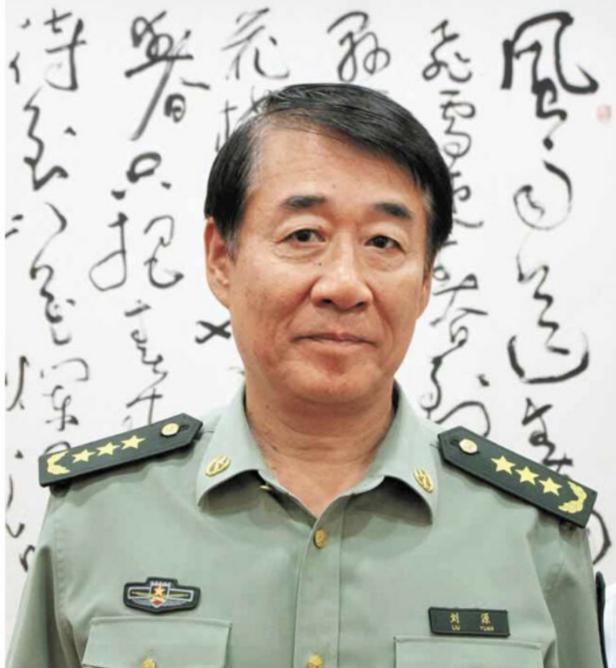 2004年毛刘两家聚会，刘源拉着李讷儿子问：像不像毛伯伯那张照片