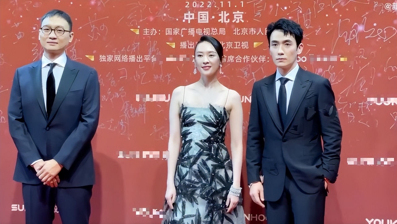 殷桃现身飞天奖典礼,殷桃闫妮颁奖典礼