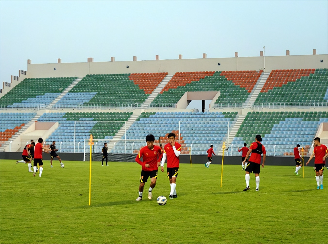 不为国足让步？国脚4月3日回国，中超联赛推迟到五一后