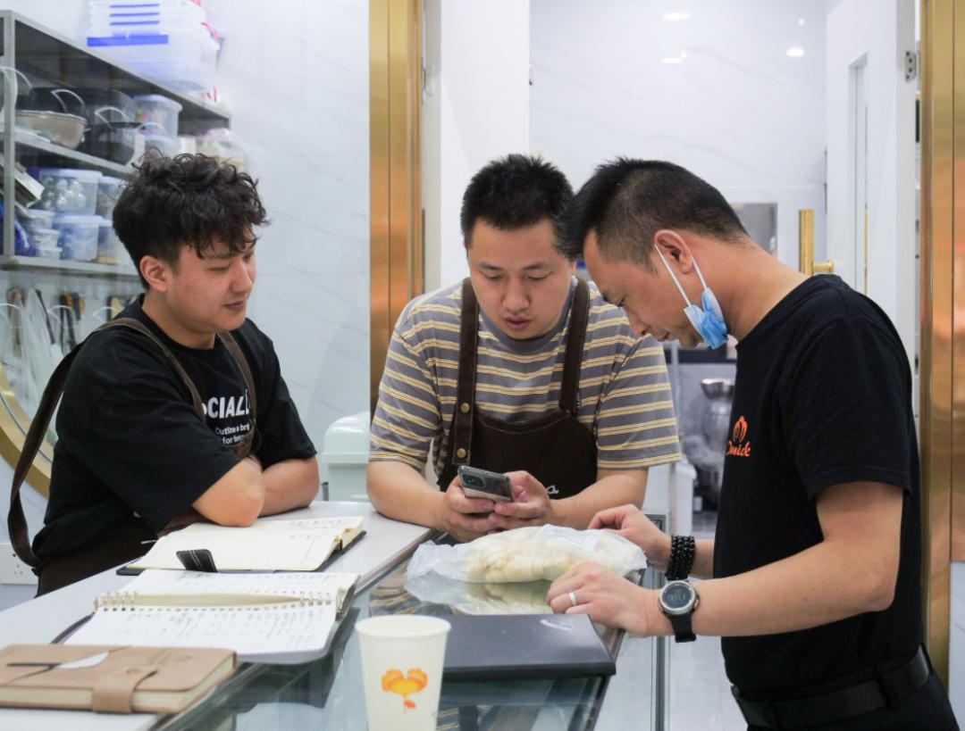 创业小夫妻实体生意,创业夫妻的苦尽甘来