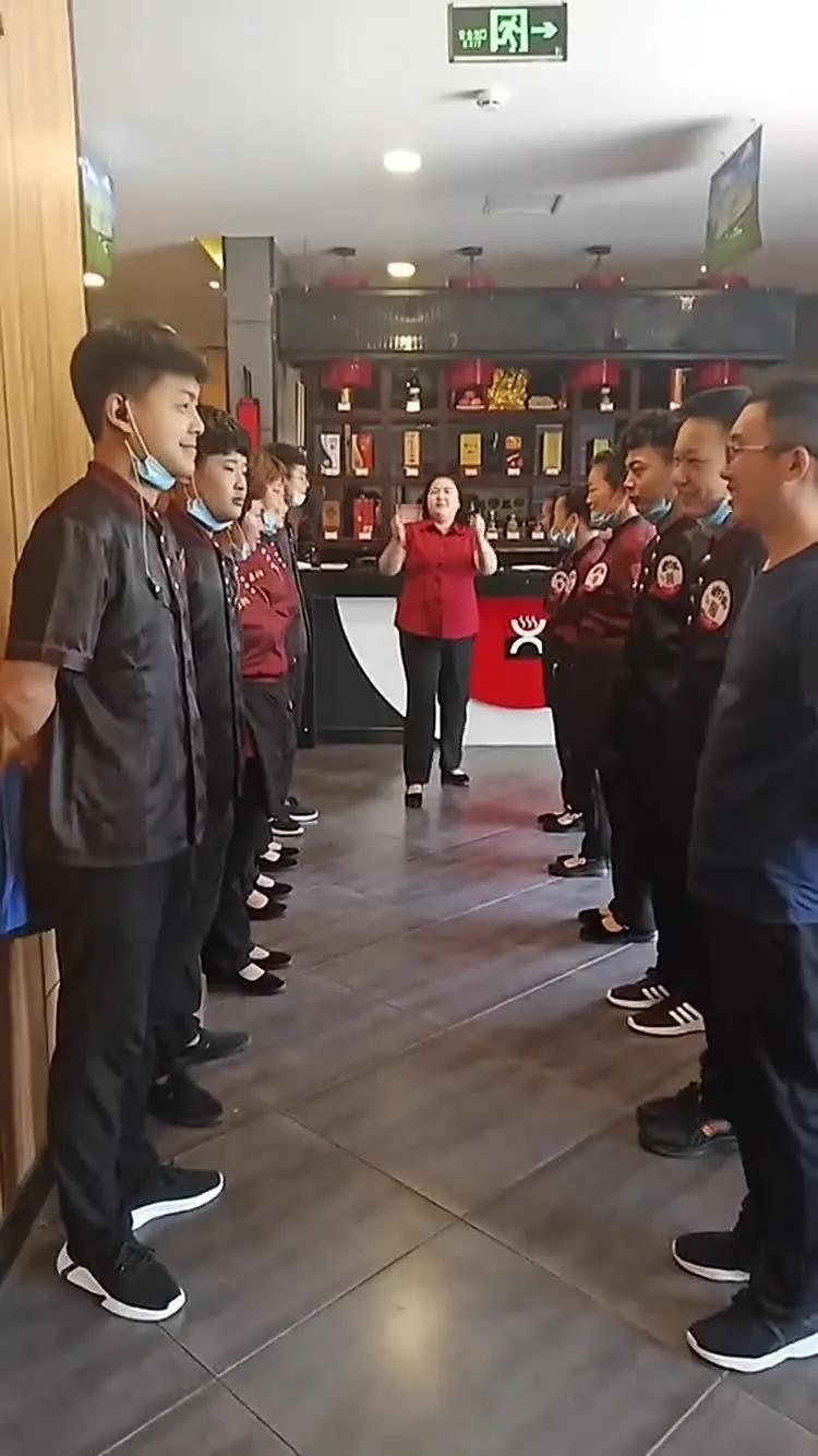 三十年的朋友大庆在童年时就是我们的楷模，原因不是因为他帅