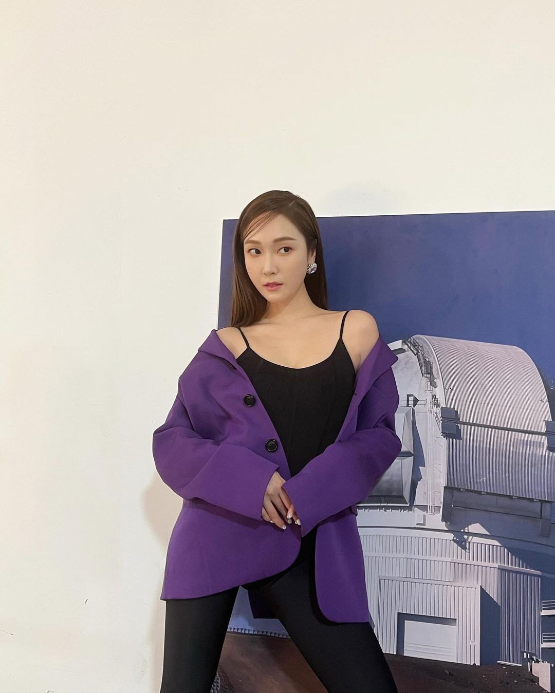 把头发都弄乱了,把头发稍微弄卷一点