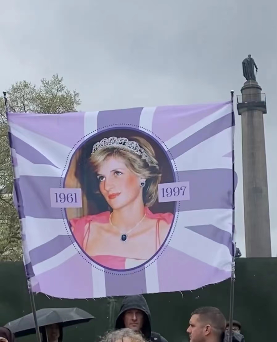 梅根凯特西装,凯特王妃穿过的粗花呢西装外套