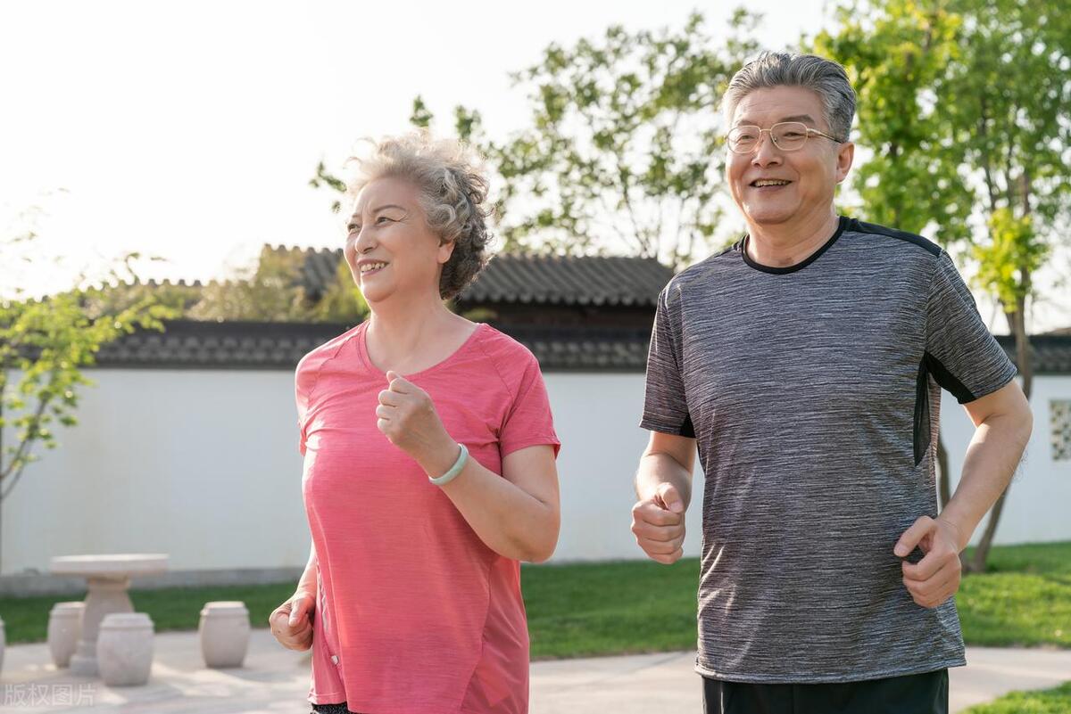 40多岁身上有老人味是什么原因,中年男人身上为什么有一股老人味