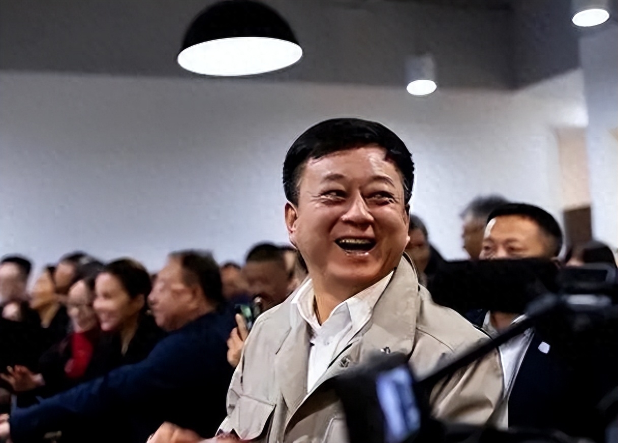 明星主持人朱军简历,央视著名主持人朱军生平简介