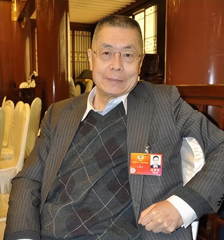 钢琴家刘诗昆：78岁娶女徒弟，81岁升级当爸爸，一家三口其乐融融