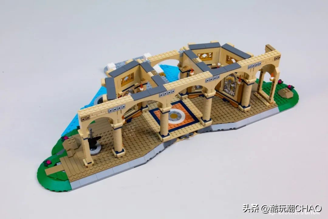 和迪士尼城堡一样高的乐高,和迪士尼乐园相似的城堡