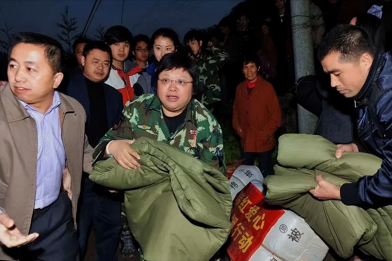 韩红被举报非法募捐的人是谁,韩红贪污3亿元