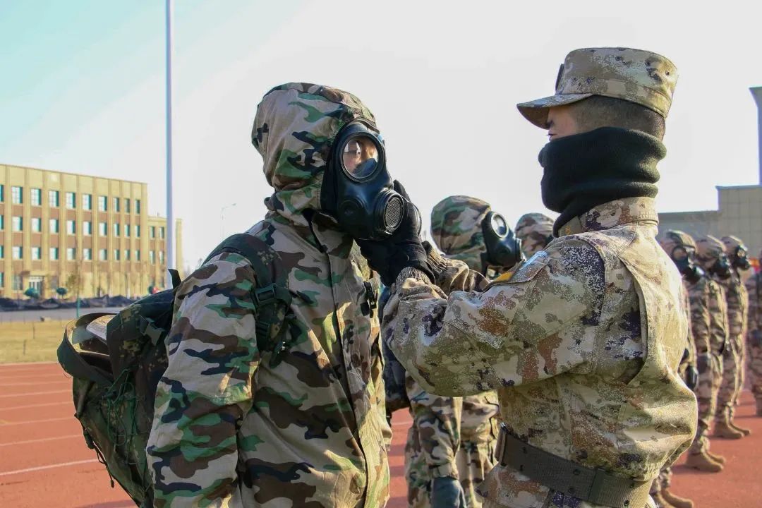 向日夜坚守边关的人民子弟兵致敬,春节向坚守岗位的人民子弟兵致敬