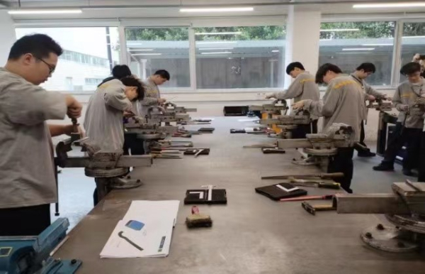 技师学院人才培养,建设全国示范技师学院