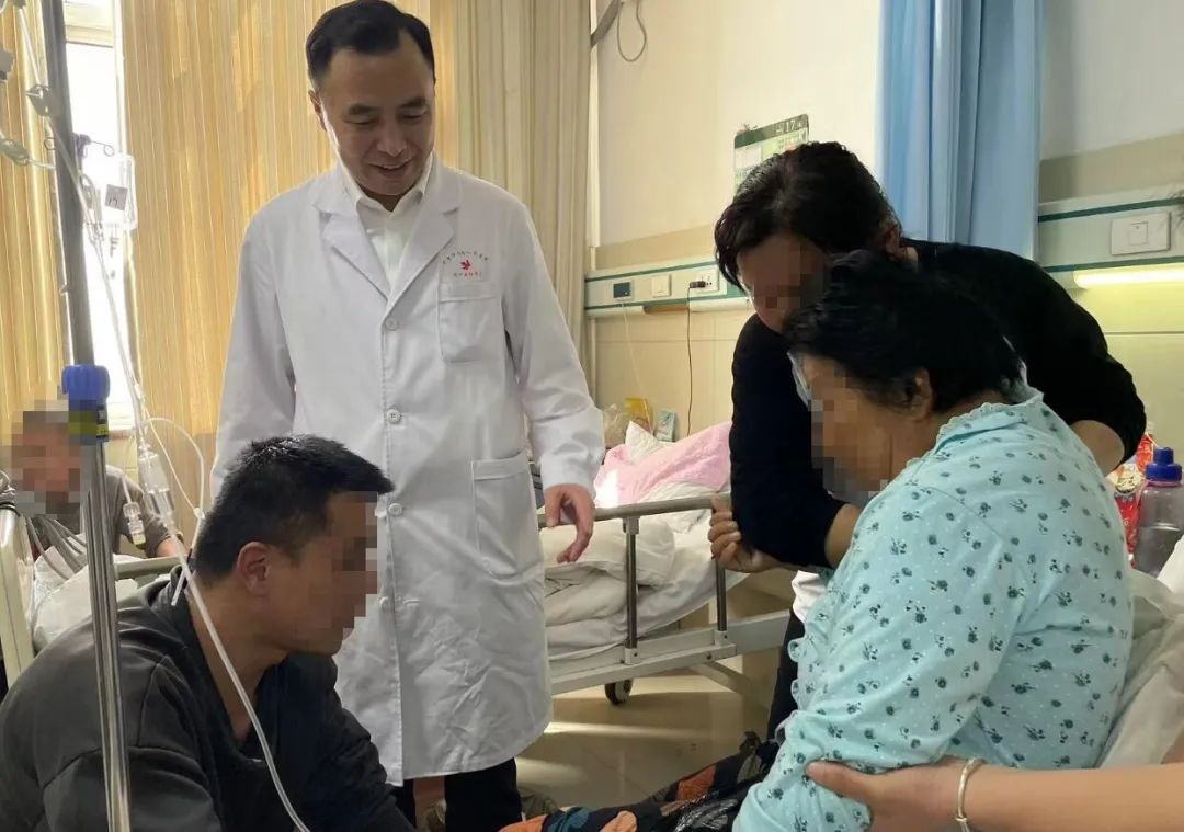 告别摇摆人生菏泽市牡丹人民医院枫叶正红院区成功治疗复杂先天性髋关节脱位