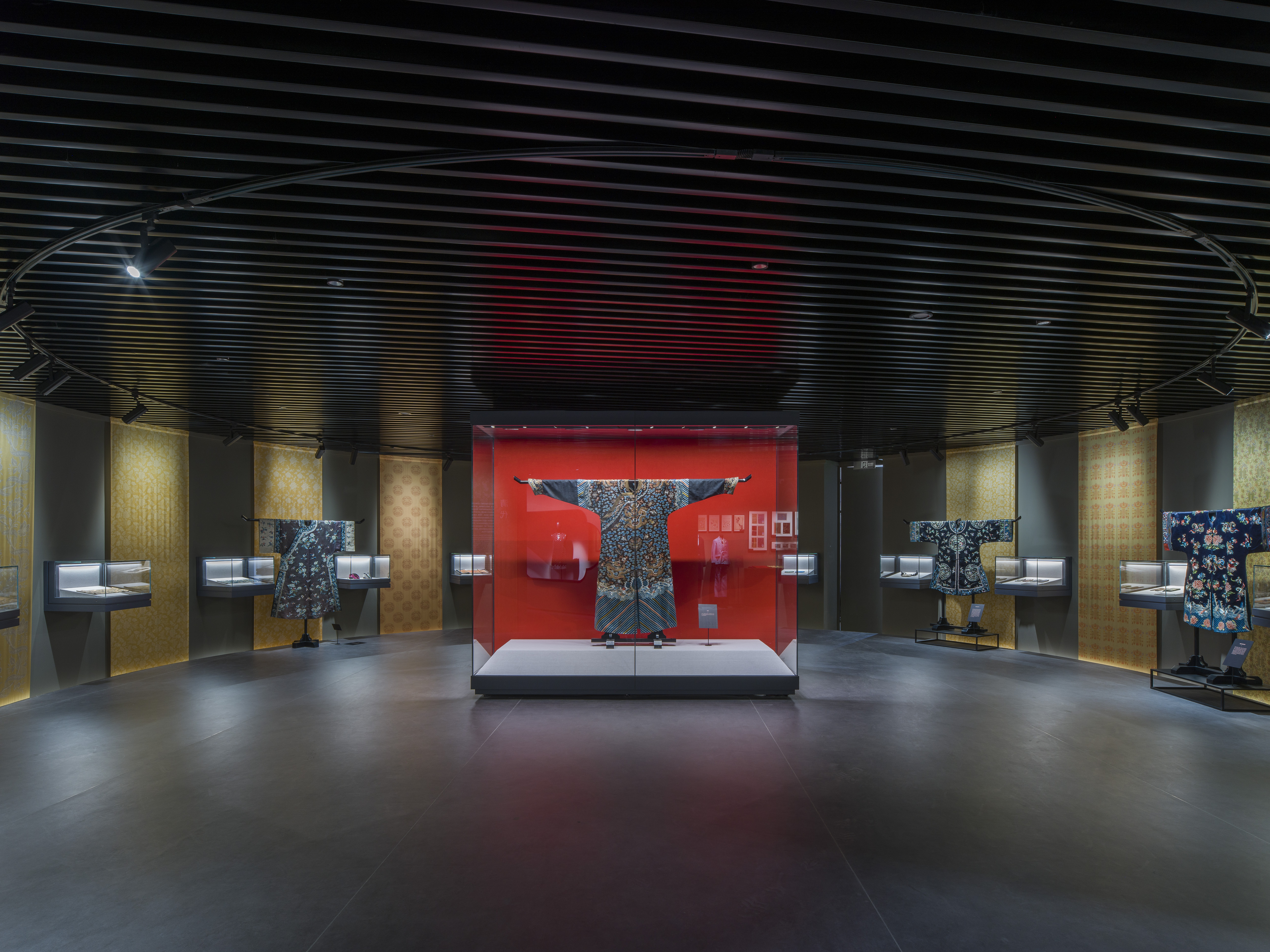 三十五载潜心创美,见证中国时尚之“興”,雅莹将上海作为链接国际的前哨站