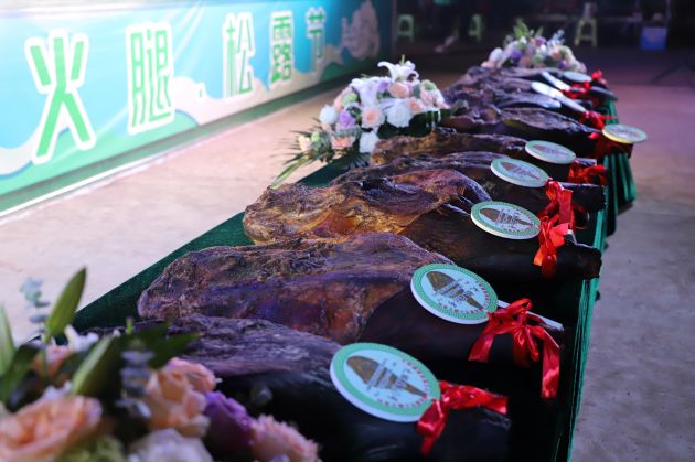 卡斯镇：10.76万元公益拍卖金助力教育发展