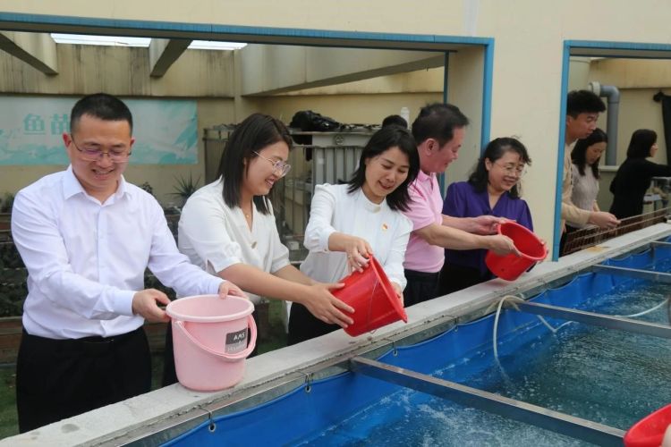 春暖花开，“植”得期待！南油小学“优优农场”春播啦！