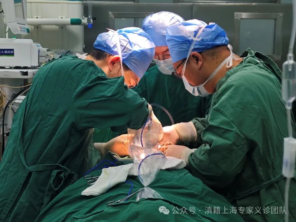 “医”如既往风雨送“爱”上海临床专家队组团来安宁市第一人民医院智力输出纪实