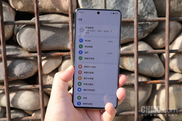 一加12屏幕有一个亮点,一加12性能评测有无线充吗