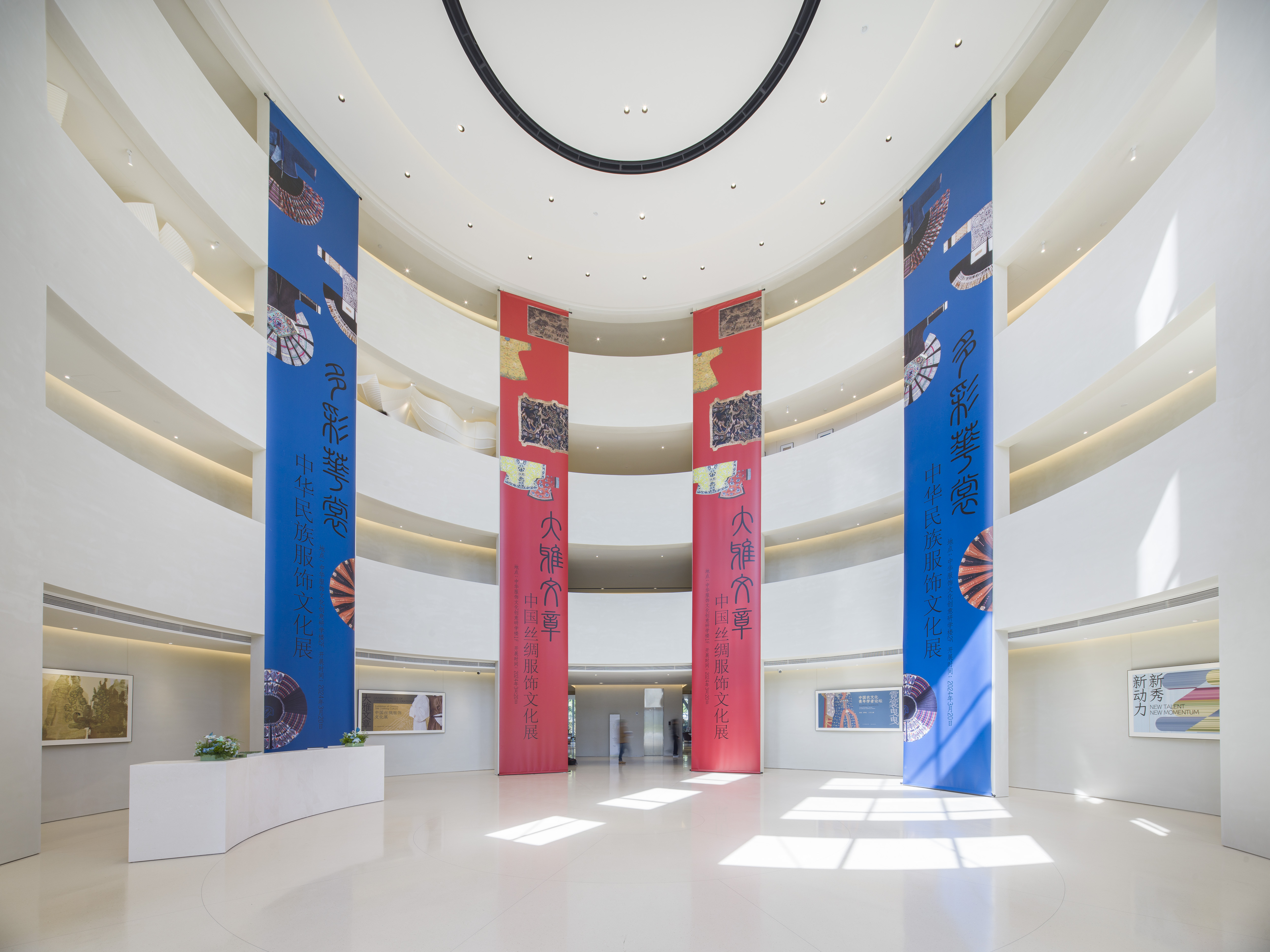 三十五载潜心创美,见证中国时尚之“興”,雅莹将上海作为链接国际的前哨站