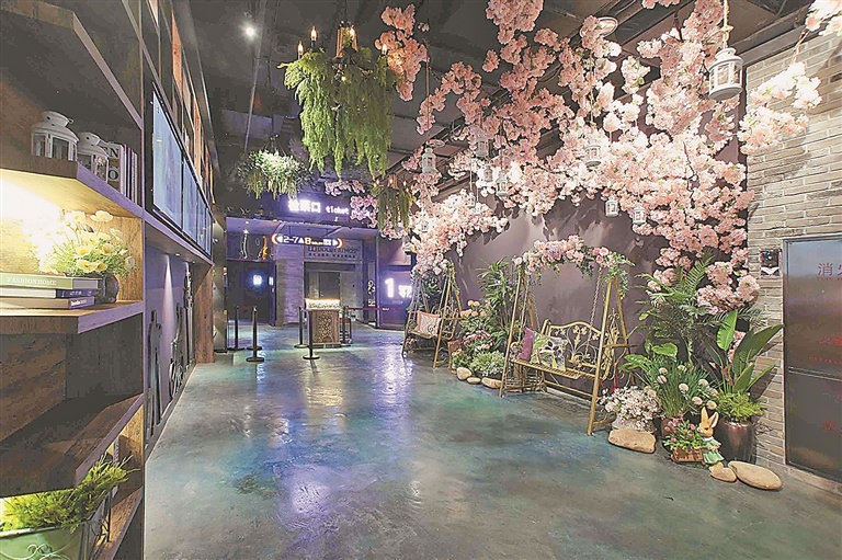 褰遍櫌涓氬唴浜哄＋鎻,褰遍櫌浠庝笟浜哄憳璁胯皥