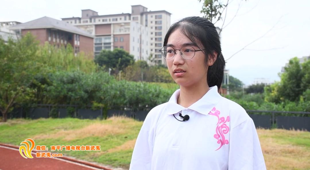 新学期新气象直击开学第一天,开学季新校园新活力