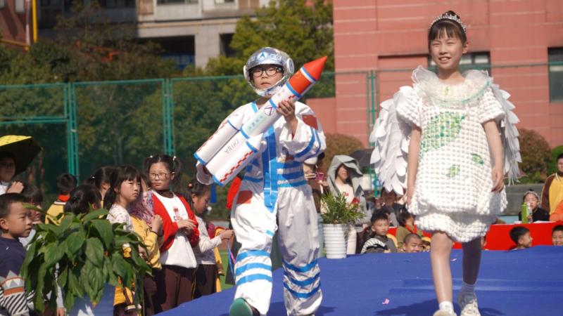 小学生三四年级环保时装秀,小学生环保时装秀服装图片