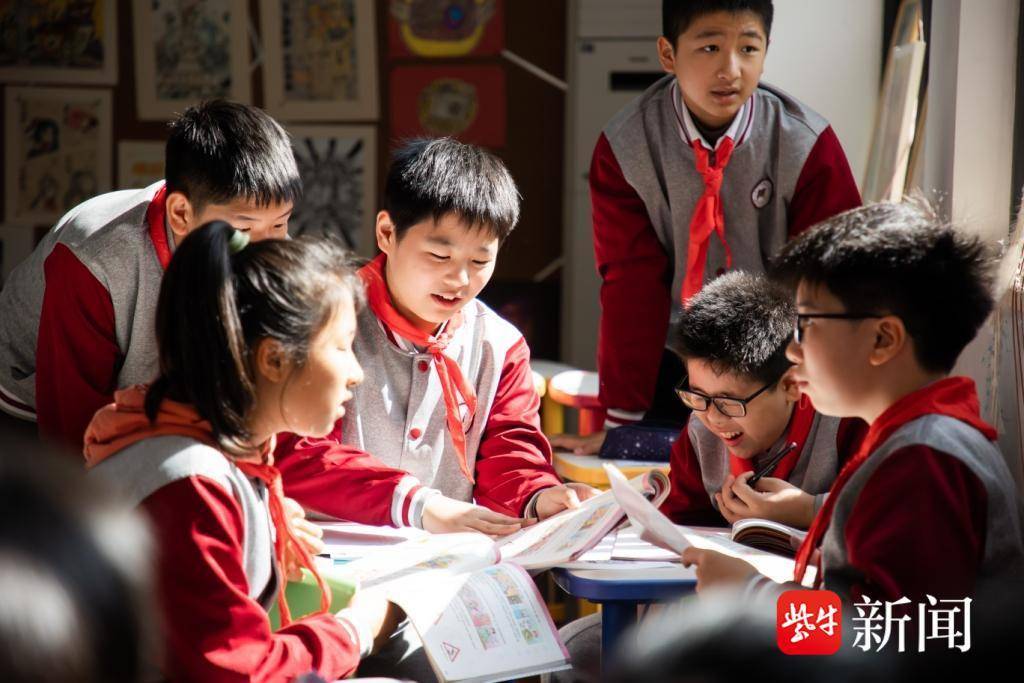 十年砥砺奋进一路逐梦前行,砥砺前行十年谱华章