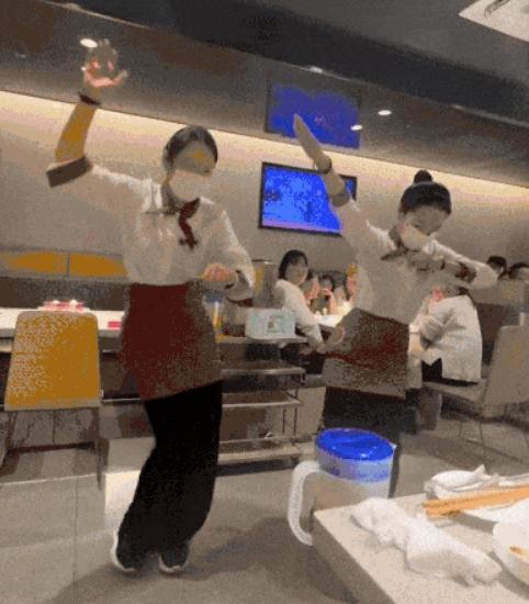 海底捞服务员跳科目三是强制的吗,海底捞可以叫服务员跳科目三吗