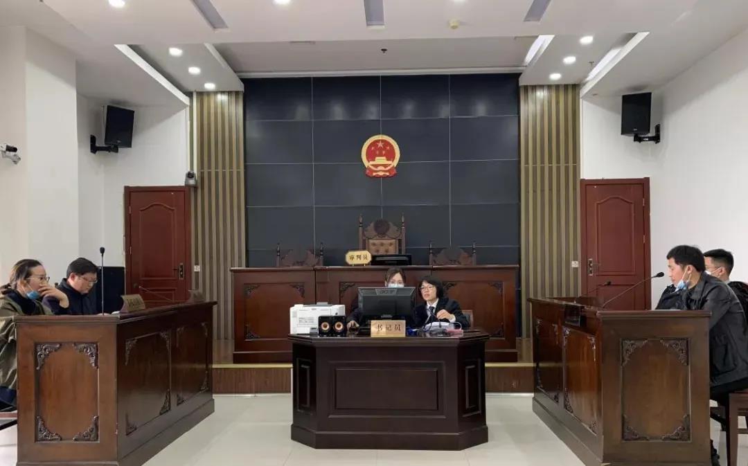 法院柏小凤,柏小凤