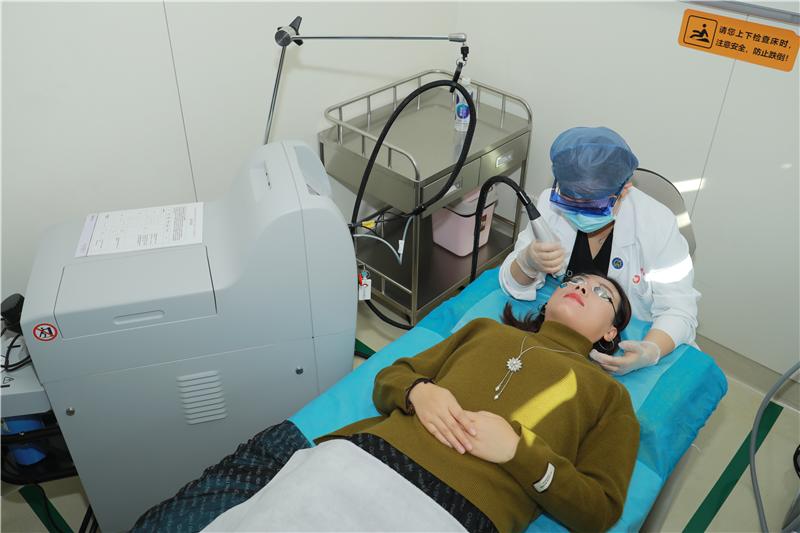 脉冲染料激光治疗仪,激光脉冲美容仪