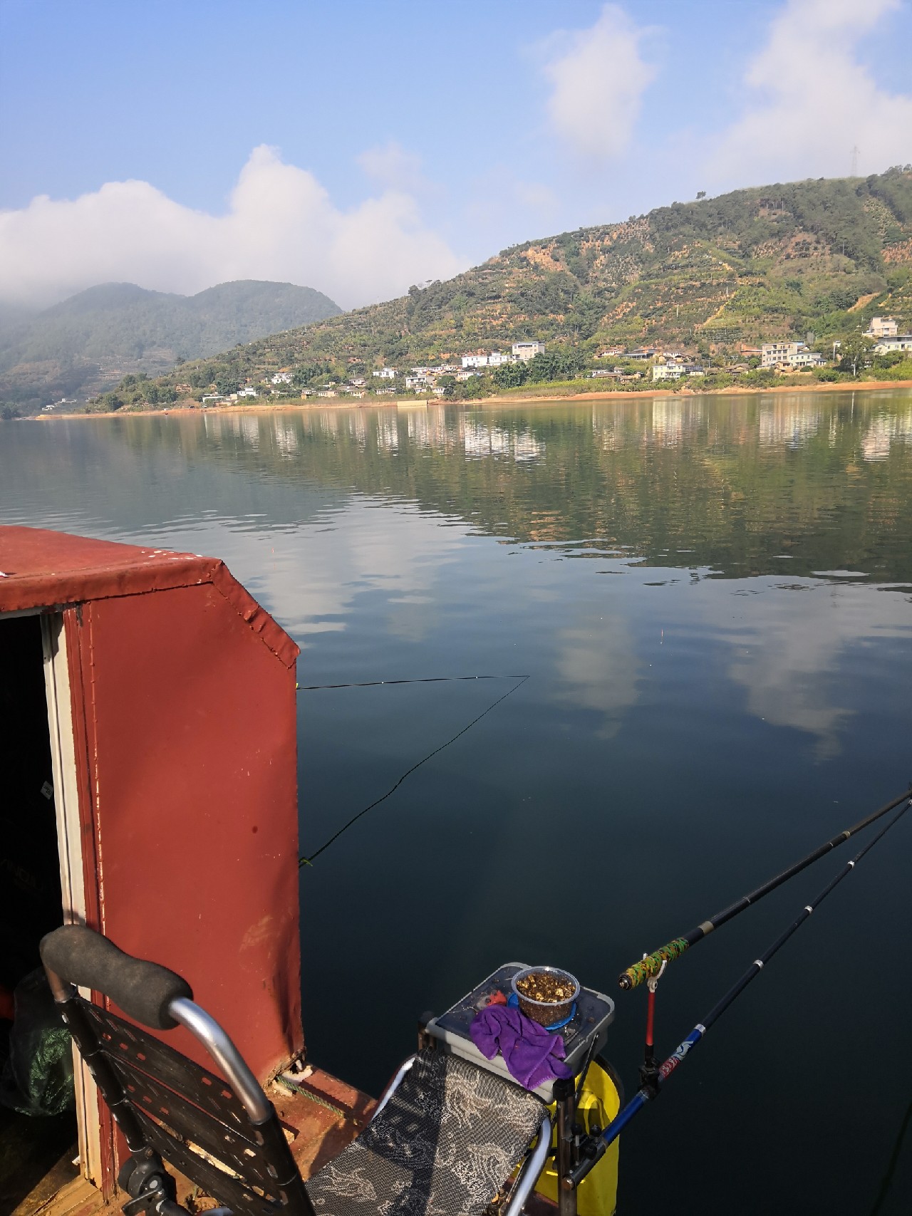 梅子姐这次选了没有打窝的钓位，渔获究竟如何呢