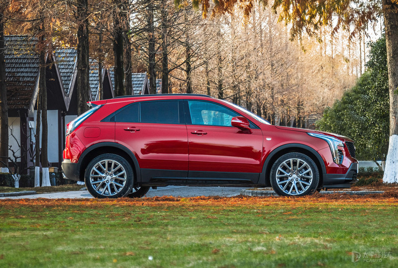 试驾23款凯迪拉克xt4豪华版,凯迪拉克xt4有48v可以省多少油