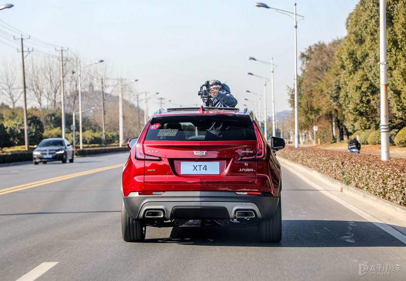 试驾23款凯迪拉克xt4豪华版,凯迪拉克xt4有48v可以省多少油