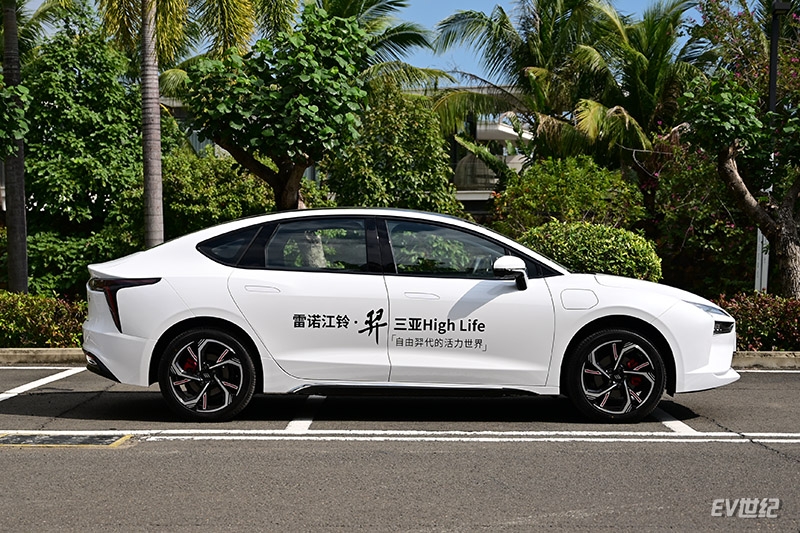 高性价比新能源轿车推荐,高性价比高颜值新能源汽车