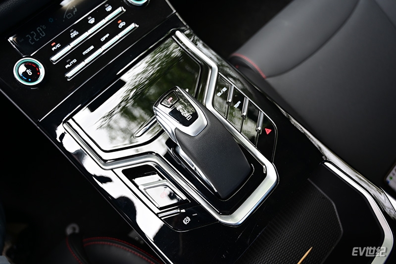 高性价比新能源轿车推荐,高性价比高颜值新能源汽车