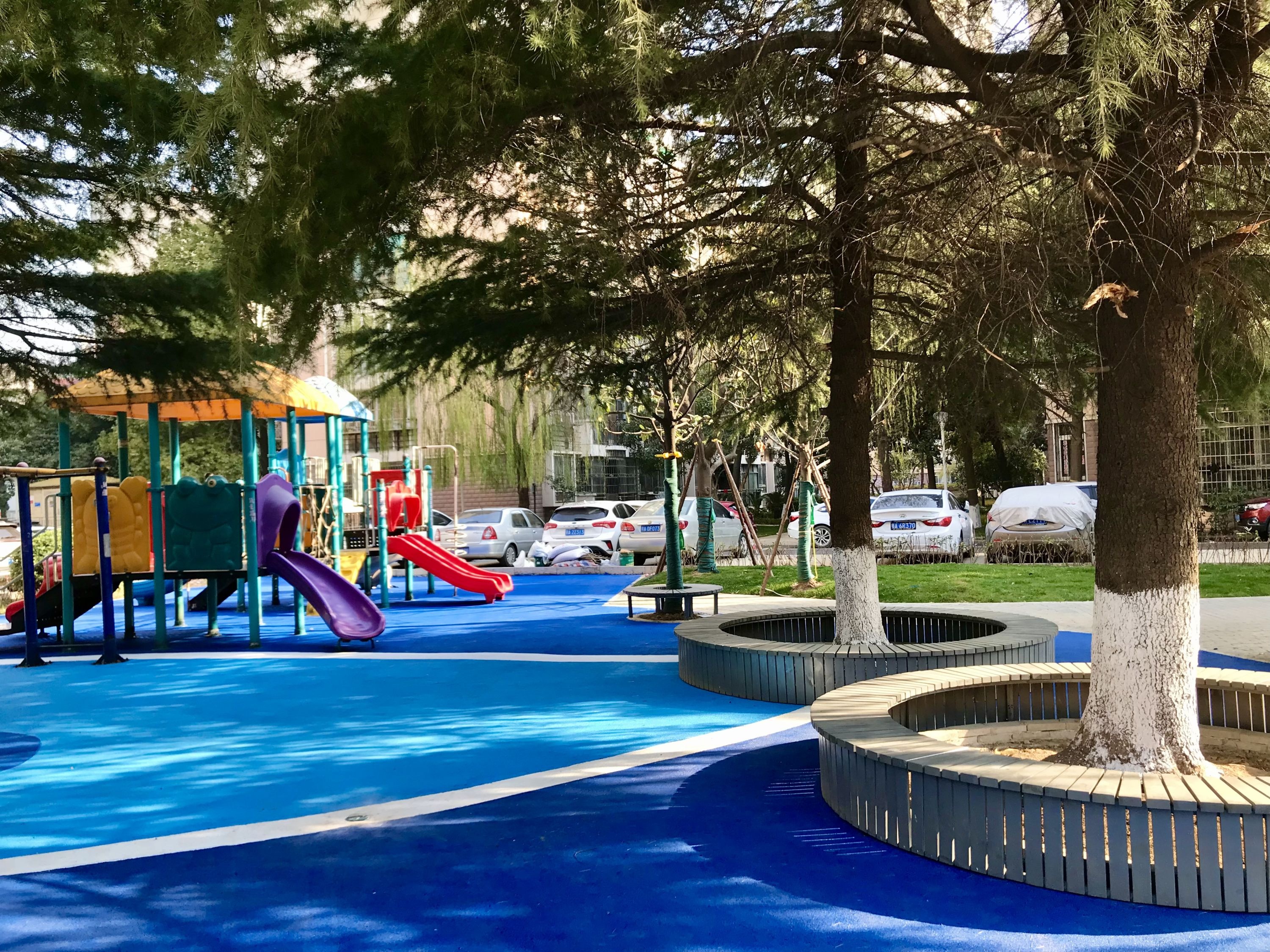 道路对老人更友善，废泳池变多功能休闲空间汉阳这个小区海绵改造后，居民幸福感攀升