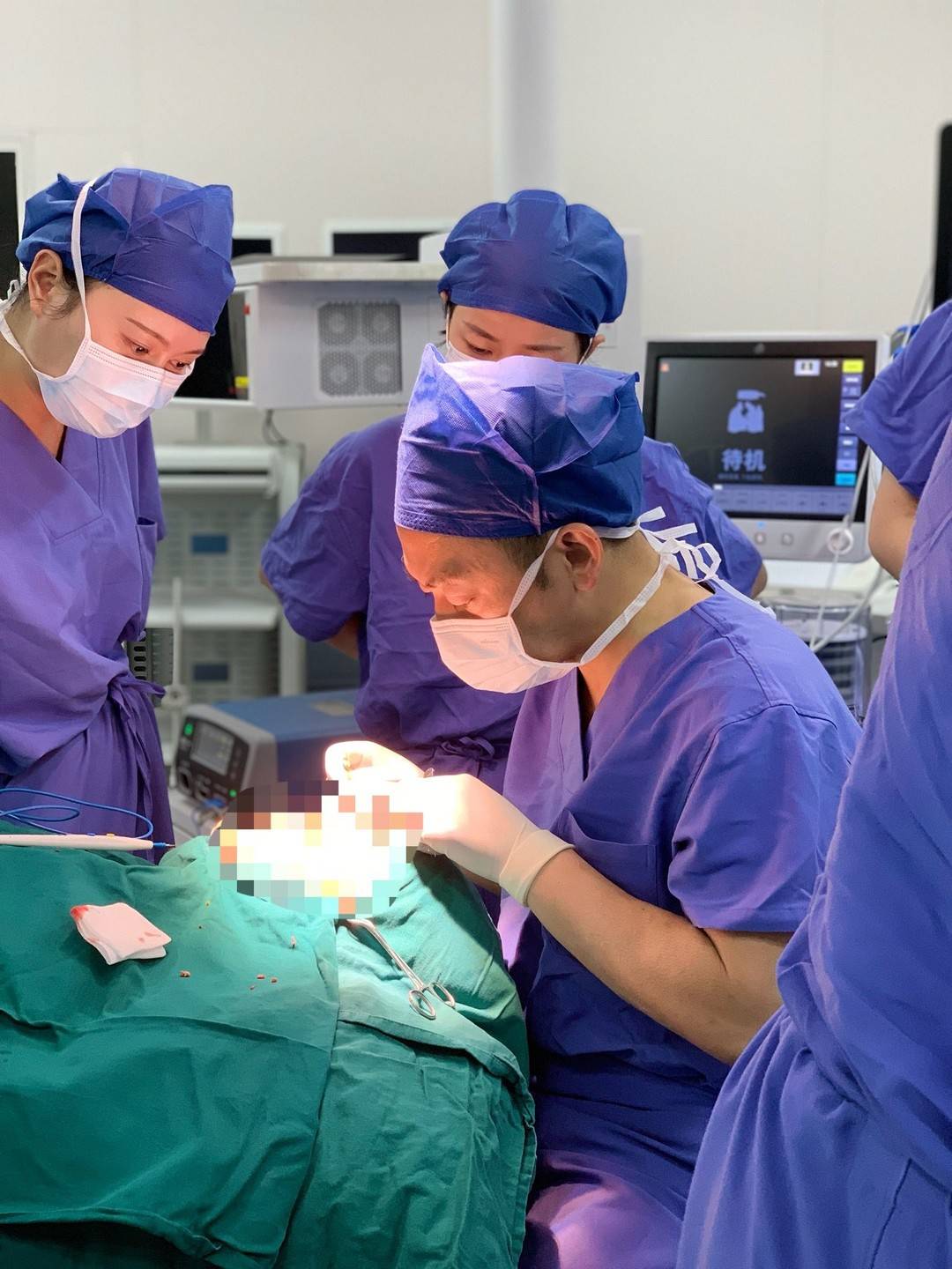 刀尖上的艺术苗族,华西天府整形