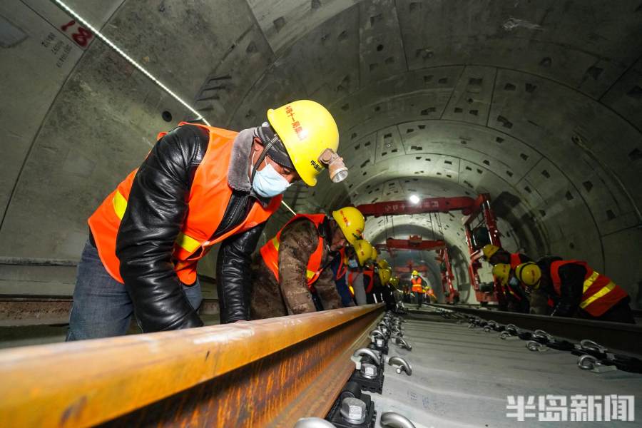 新春走基层火车司机元宵节,新春走基层铁路司机