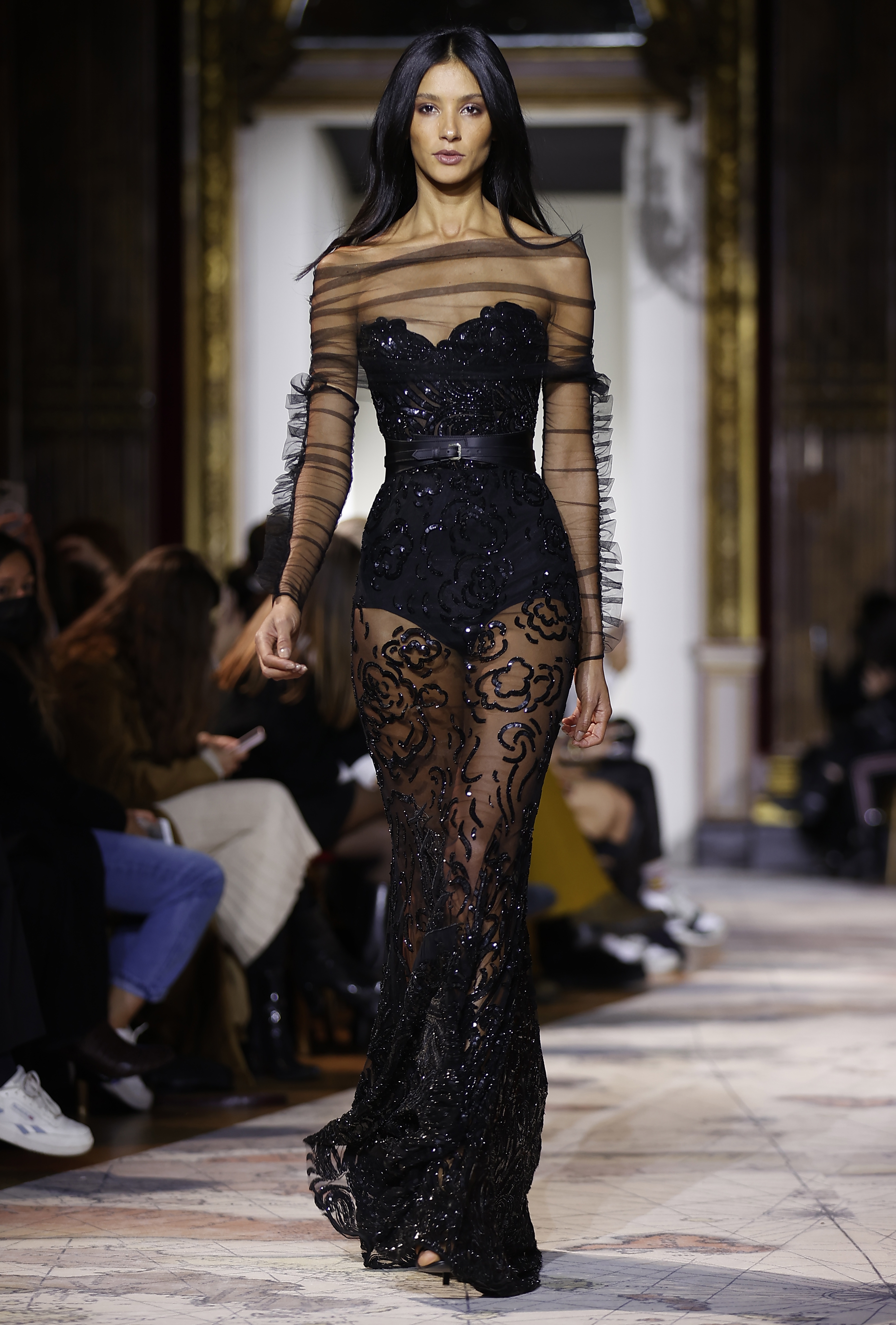 巴黎时装周jisoo服装全球首穿,巴黎高定时装周2024