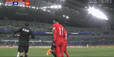 刚刚，国足客场0:2输给日本，有球迷自嘲“日本队门将长啥样？”