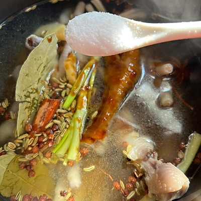 沉浸式吃卤鸡爪软烂脱骨,卤得很入味的脆皮鸡爪