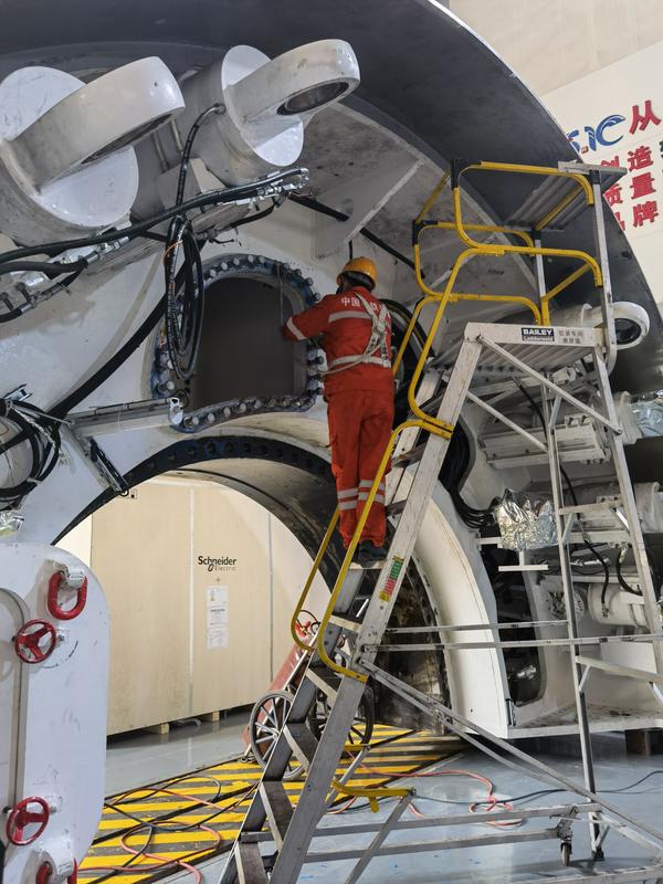 奋进新征程建功新时代|造世界最好的盾构!中铁装备超大盾构“穿江越海”助力“一带一路”建设