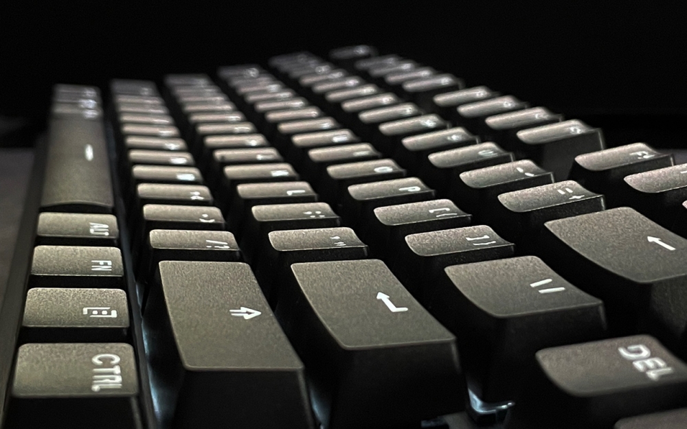 罗技G412TKLSE动手玩：入门机械键盘的明智之选