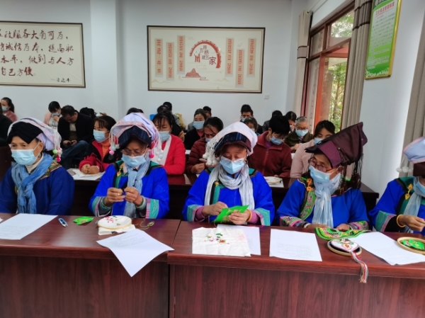 巾帼花开别样红的意思,巾帼花开