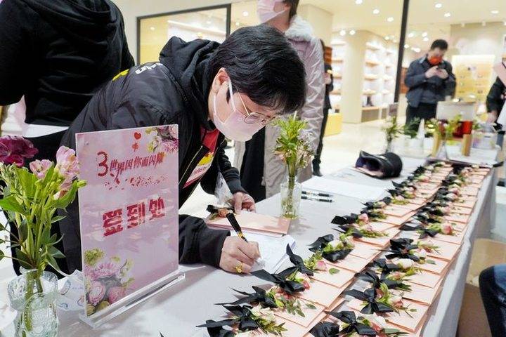 世界因你而温柔母亲节,世界因你而精彩主题晚会