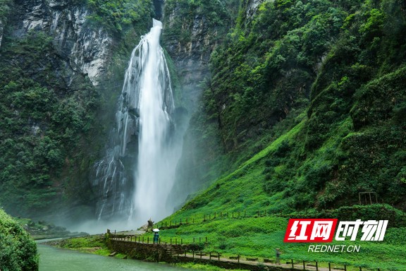 描写峒河的散文,散文春色满园