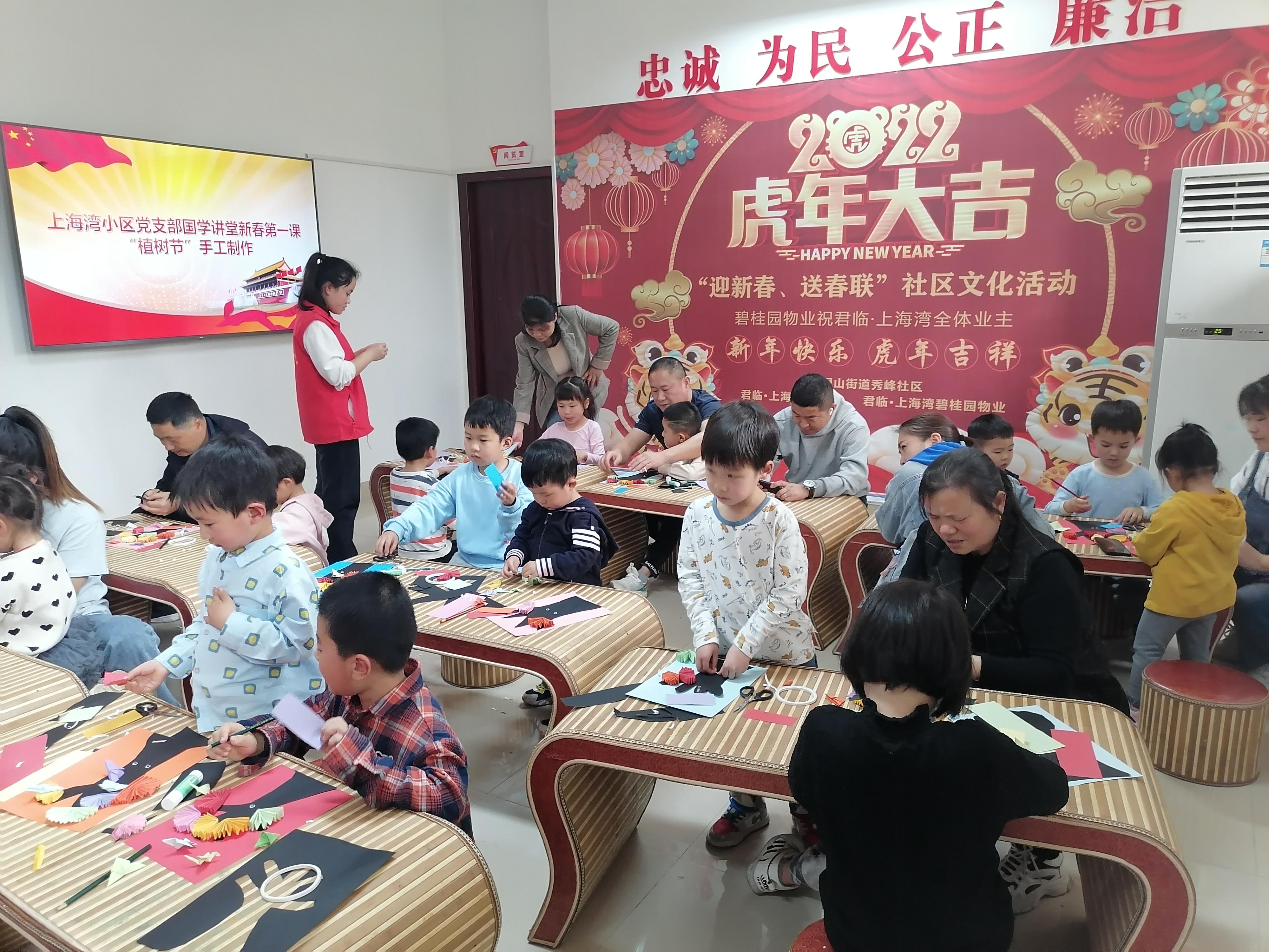 支部引领多元共治奏响小区美好生活“协奏曲”——赫山区金银山街道秀峰社区君临·上海湾小区*党**支部小记