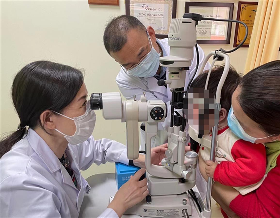 左眼病毒性角膜炎反复发作怎么办,病毒性角膜炎会引起眼睛弱视吗