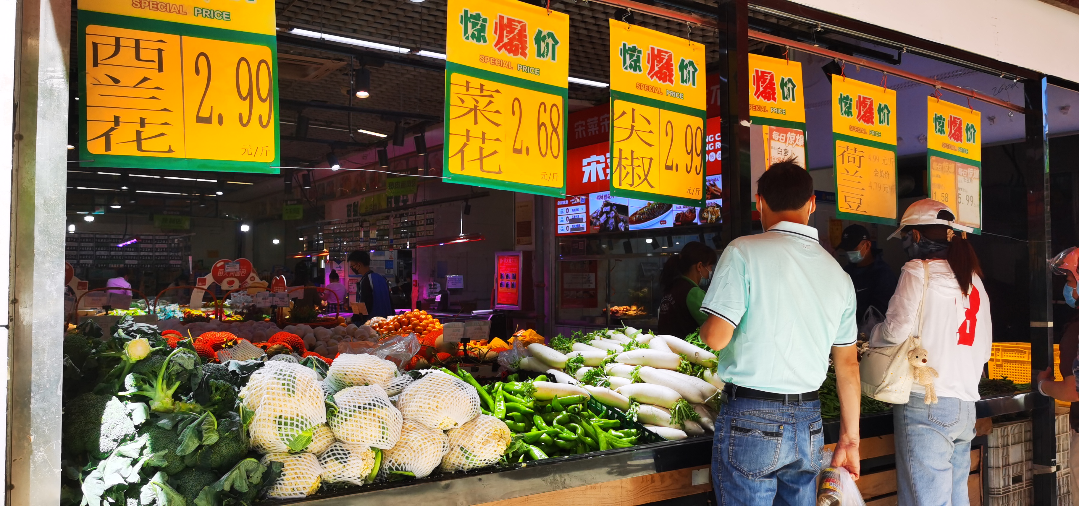 记者暗访卖货市场,记者现场报道超市