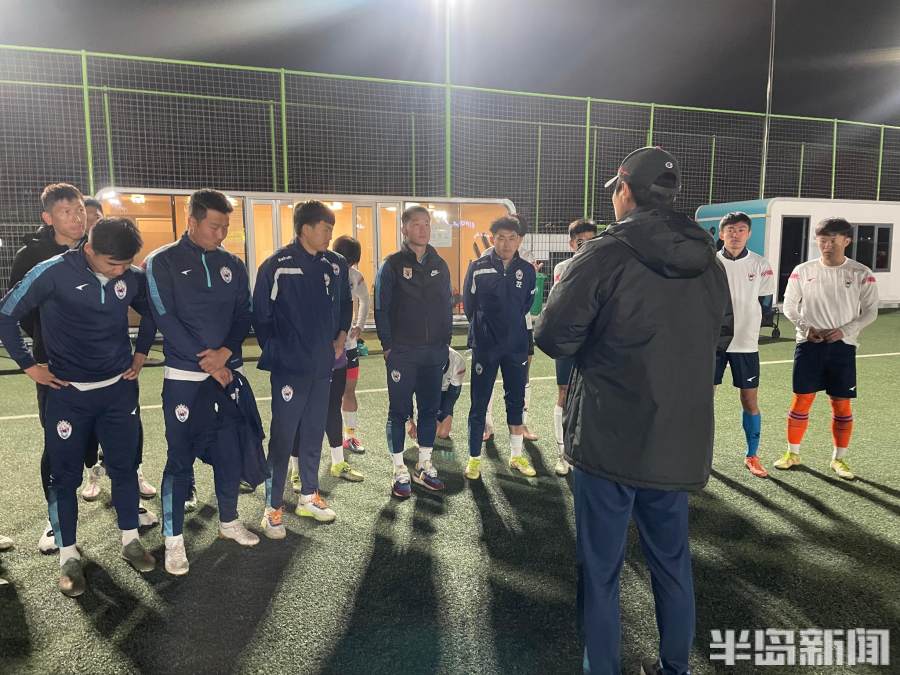 团队硬如铁，不做一盘沙！青岛足球名将刘金东率*安泰**天贶回青拉练谈改变