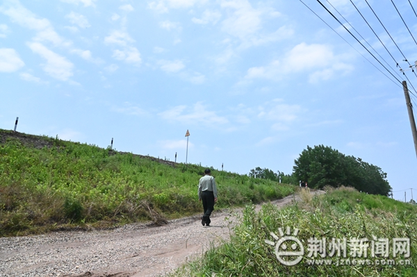 荆州老兵战贫纪实：一字当头扎根乡村两次患癌不改军魂