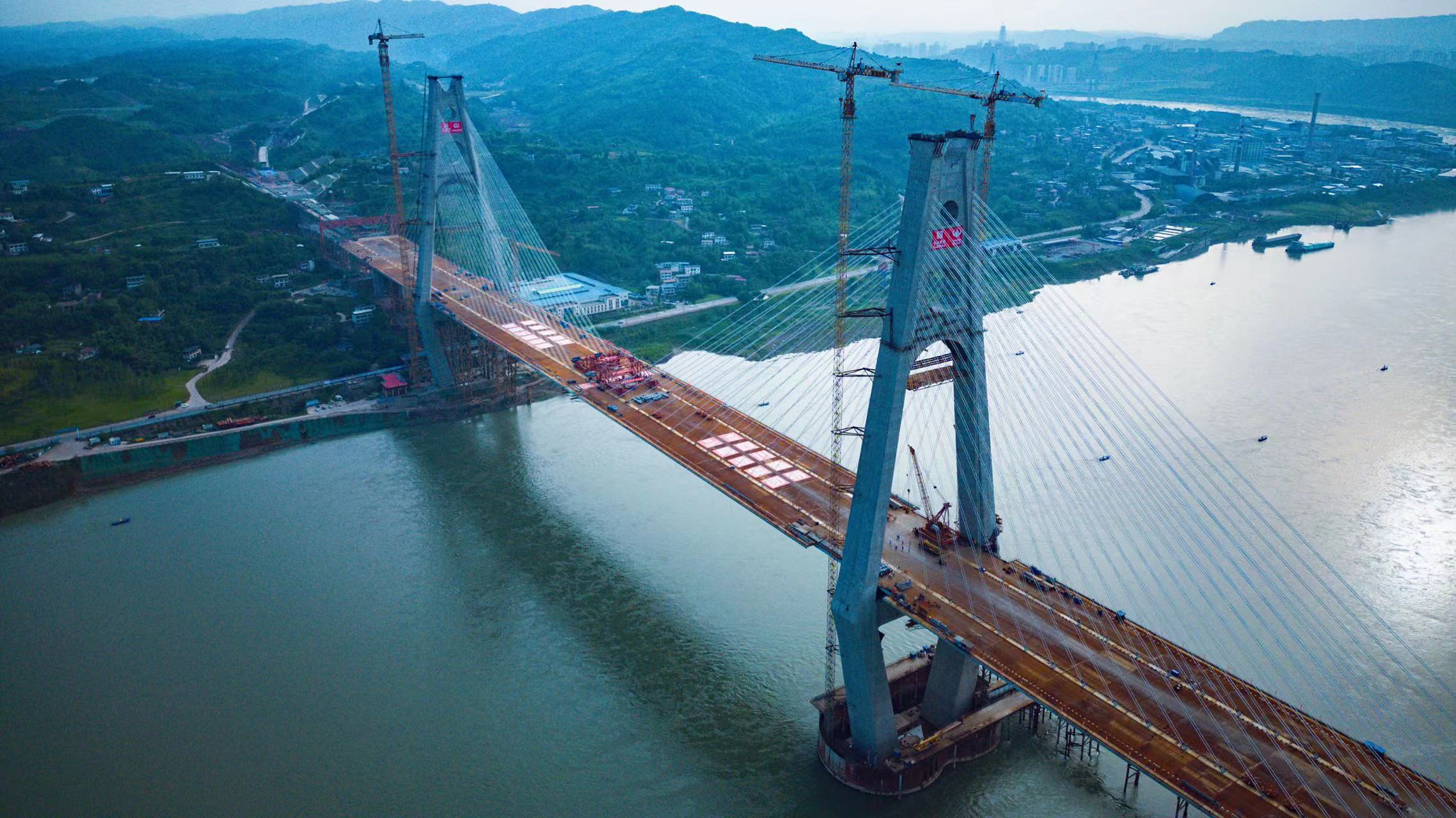 穿越机拍长江大桥,穿越机视角下的长江三峡